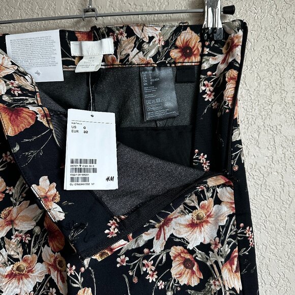 NWT H&M Black & Pink Floral Ankle Length Slacks - Picture 9 of 15
